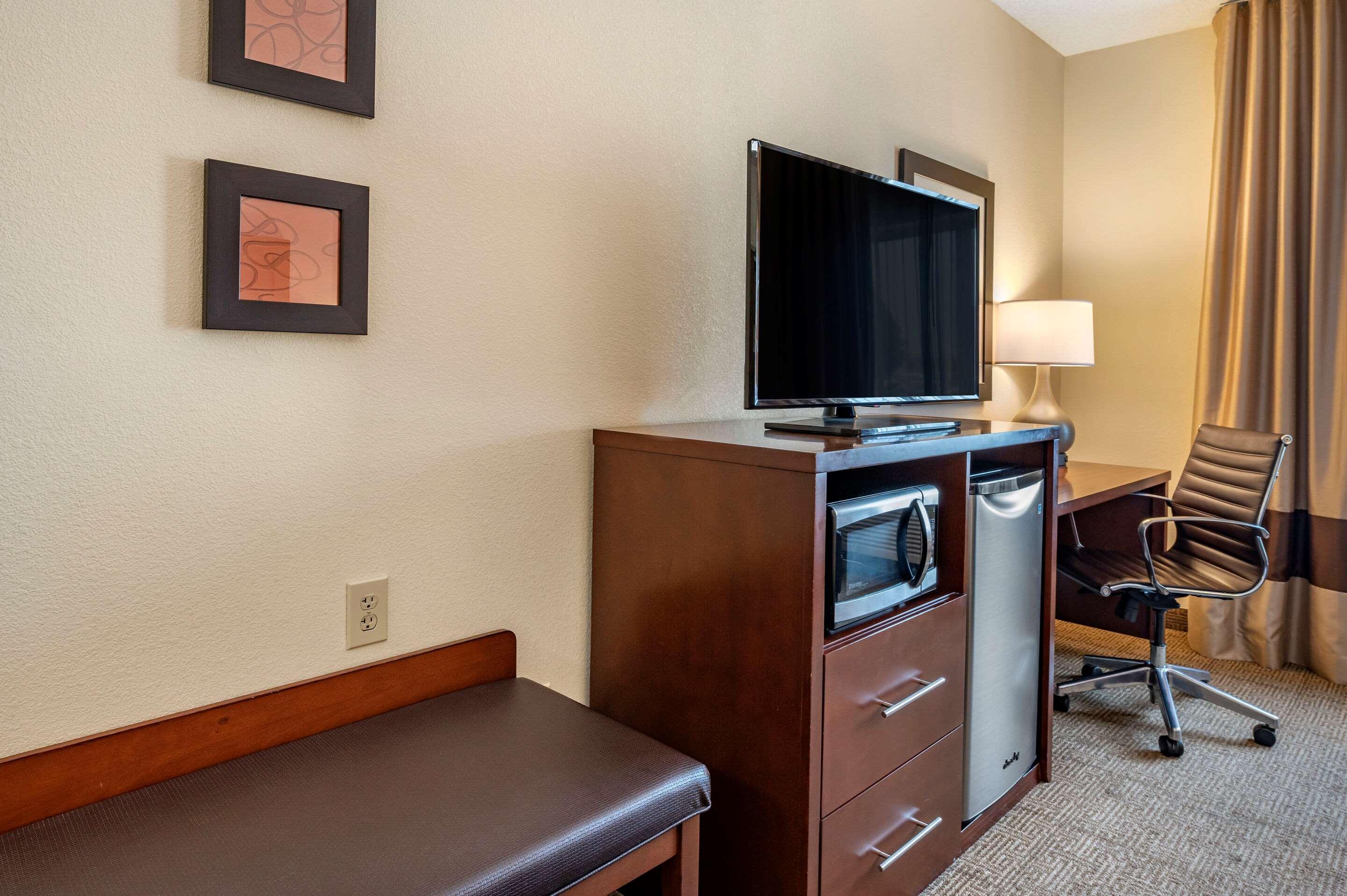 Comfort Suites Columbus West - Hilliard Exteriör bild