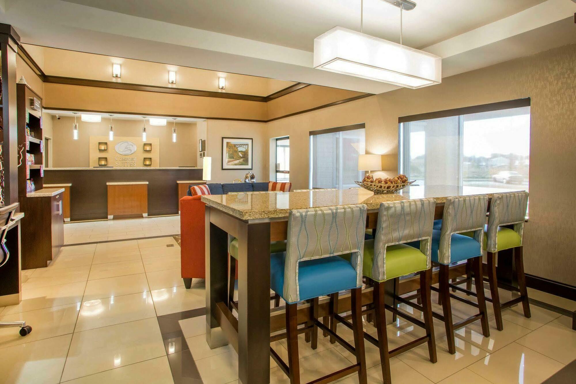 Comfort Suites Columbus West - Hilliard Exteriör bild